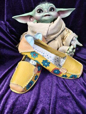 Socofy Floral Stitch Handmade Yellow Leather Loafers - Size 9.5-10